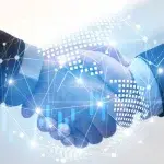 Stretta di mano tra due persone in un contesto astratto con elementi grafici luminosi che rappresentano connessioni digitali, a simboleggiare accordi professionali, processi di riorganizzazione e trasformazione tecnologica in azienda