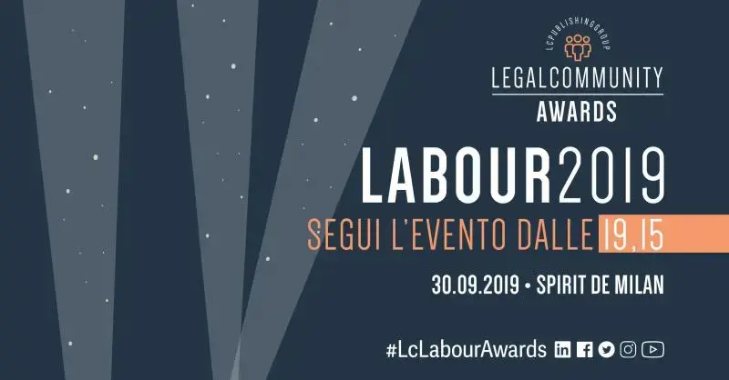 Grafica dell’evento Legalcommunity Labour Awards 2019 con indicazione della data, dell’orario e del luogo, caratterizzata da sfondo scuro con elementi stilizzati e testo promozionale